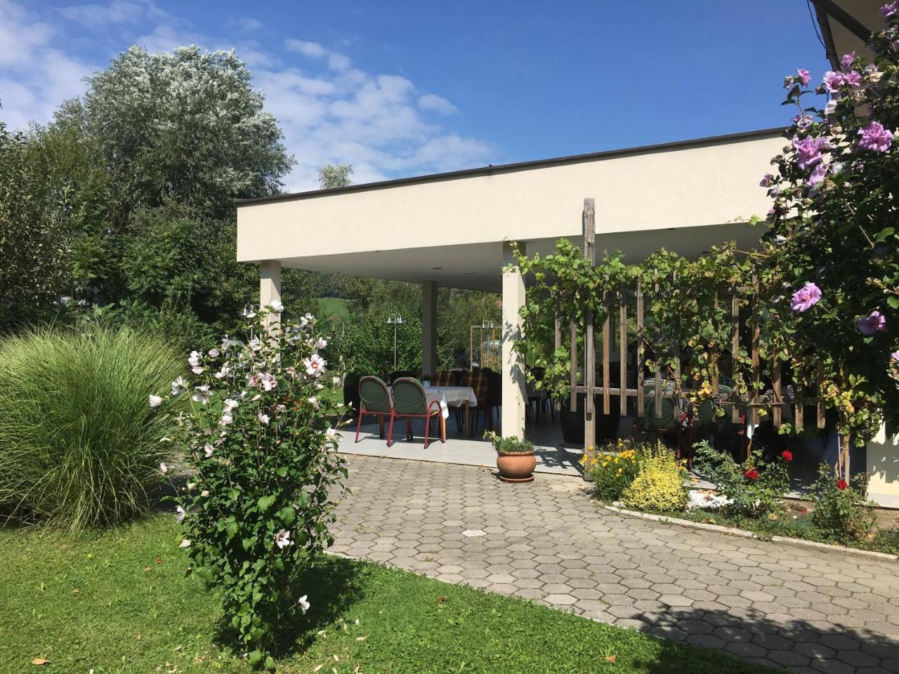 Hostel Delalut Ravne na Koroskem Exterior foto